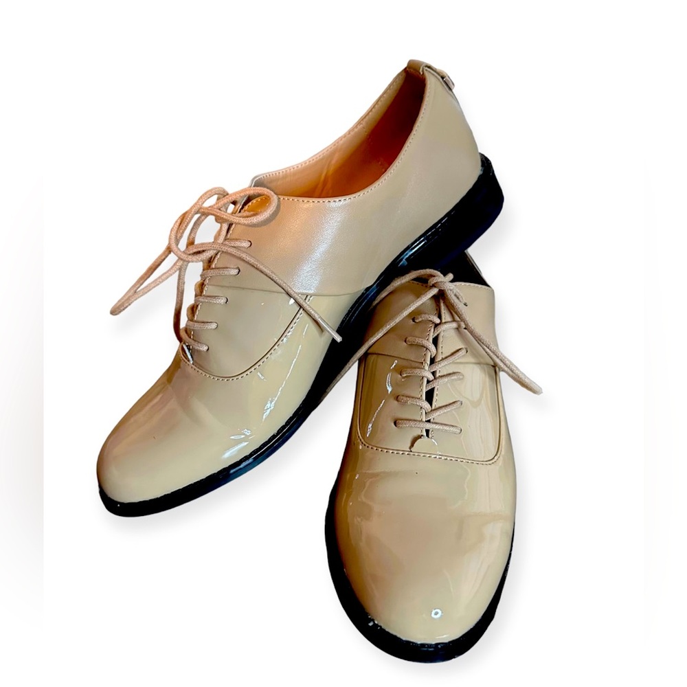 Calvin Klein Patent Leather Beige Lace up Loafers/Oxfords